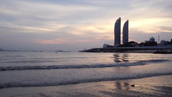 厦门现代城市景观厦门海岸海浪冲刷海滩夕阳