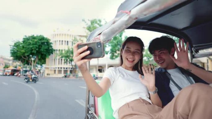 博主夫妇在曼谷的地标上享受嘟嘟客旅行。