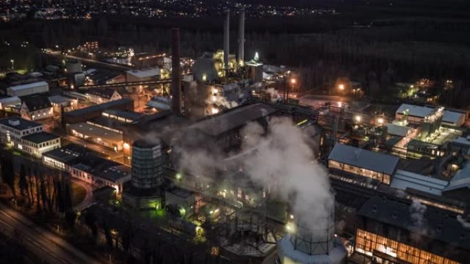 夜间化工厂鸟瞰图炼油排放全球变暖化石能源