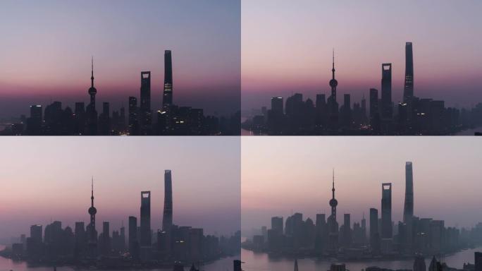 黎明时分上海天际线的T/L TD鸟瞰图，从夜间到白天/中国上海