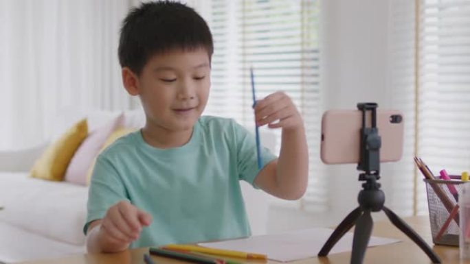 阿尔法小孩儿童电话记录博客显示纸上的艺术着色。