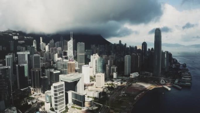 香港城市的鸟瞰图多元天气高楼海边