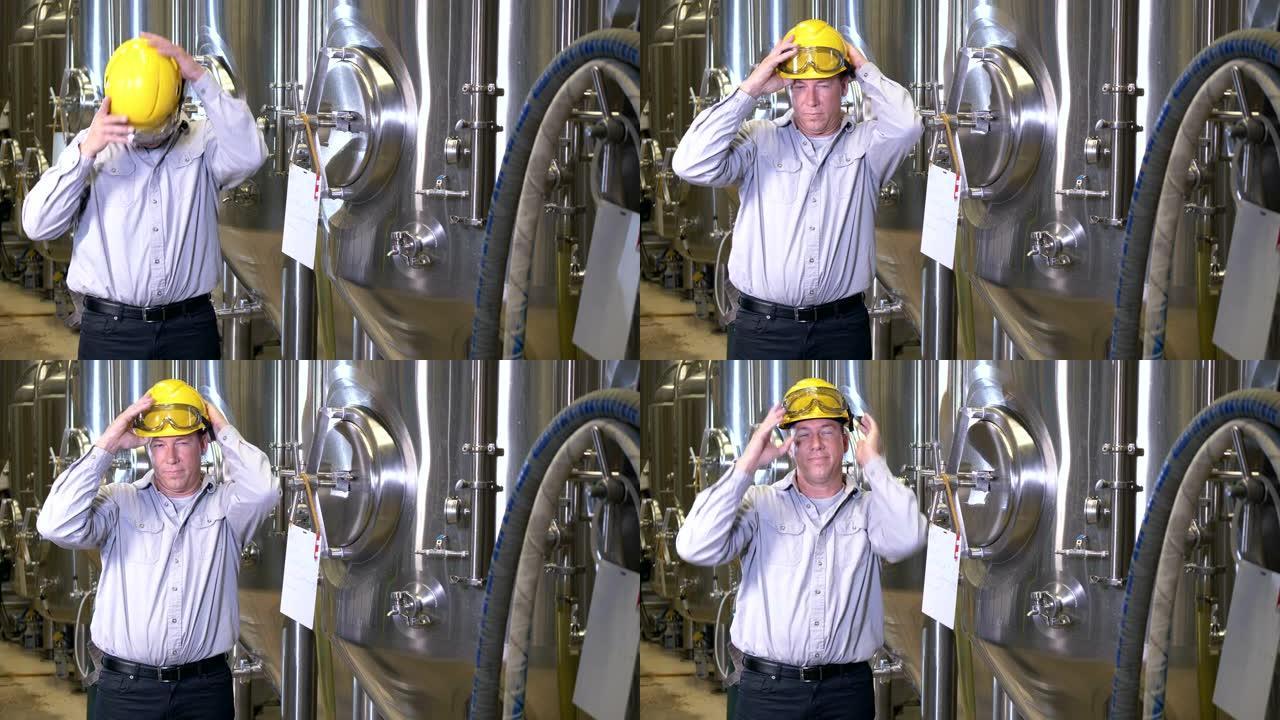 在工厂工作的成熟男人戴上安全帽