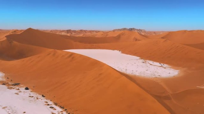 WS风景名胜Deadvlei白色粘土锅被沙丘环绕，纳米比亚，非洲