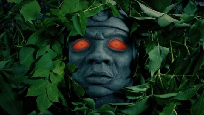 探险家在丛林中发现的催眠眼睛偶像