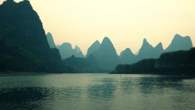早上的漓江，中国桂林