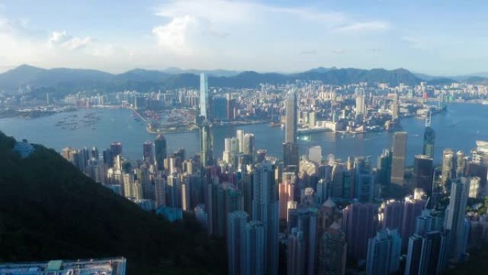 日落时鸟瞰香港城市及维多利亚港