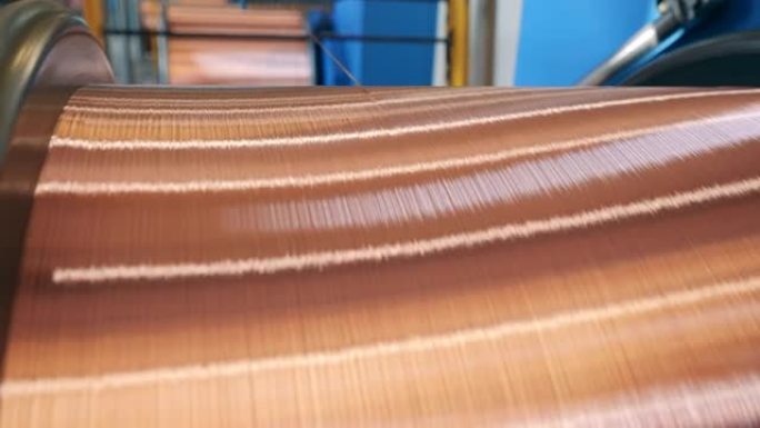 新生产的铜线快速纺丝的大型卷轴
