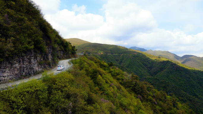 蜿蜒曲折环山泥土路4K航拍