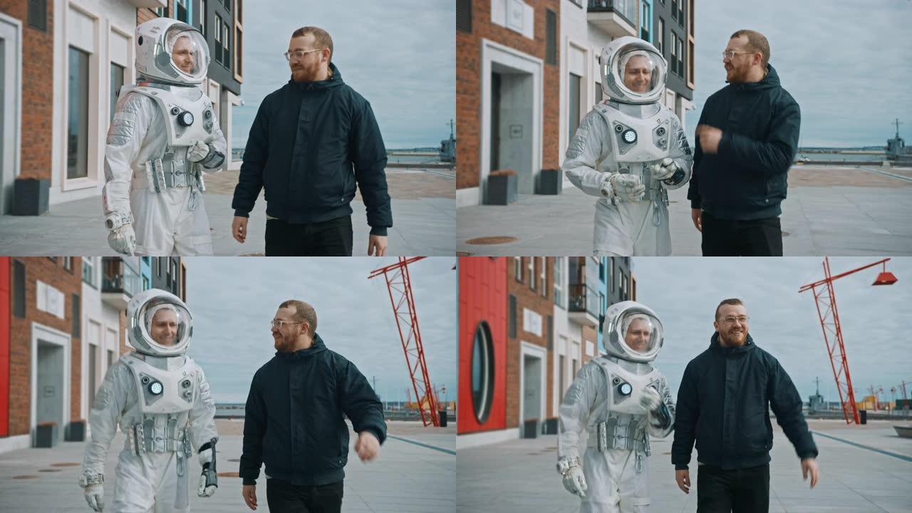 讽刺和讽刺的镜头，穿着宇航服的人与一个穿着便服的朋友走在街上。两个人走路，愉快地交谈。穿着西装的人手