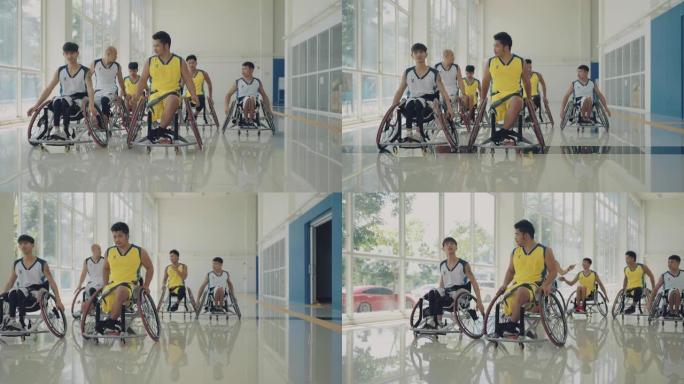 男子轮椅篮球队将轮椅推入练习场。