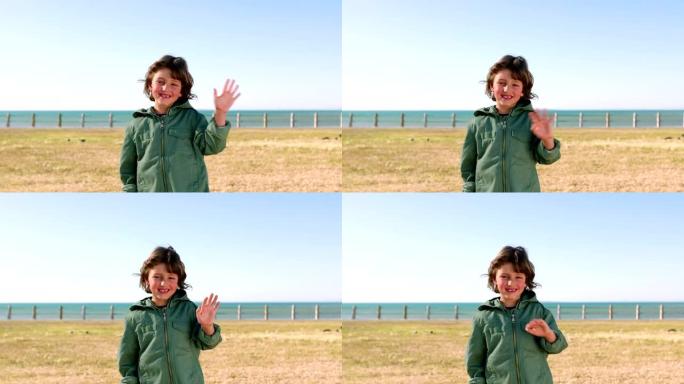 孩子，男孩或在暑假或休假期间在海滩，大海或海洋中挥舞着视频通话，博客或vlog。肖像、微笑或快乐的孩