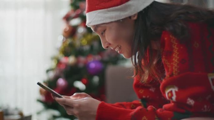 亚洲女性在圣诞节使用智能手机