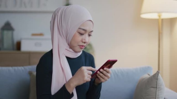 穆斯林妇女从网上购物中获得免费优惠券