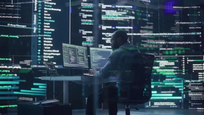 黑人男性开发人员在计算机上思考和打字，周围是显示编码语言的大屏幕。专业程序员创建软件，运行编码测试。