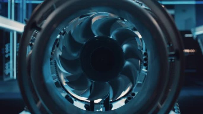 先进的未来涡轮发动机与移动风扇。研发设施中的现代工业喷气发动机。放大涡轮风扇发动机内部的特写镜头