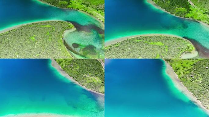 川西的湖泊像宝石一样镶嵌在草原上