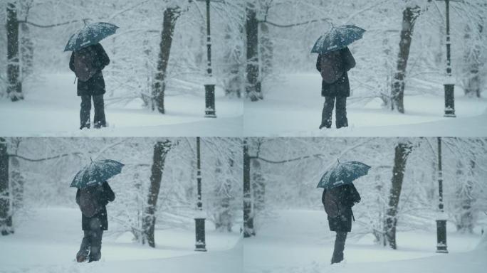 慢动作女人在暴风雪期间在公园里散步时踩着深雪