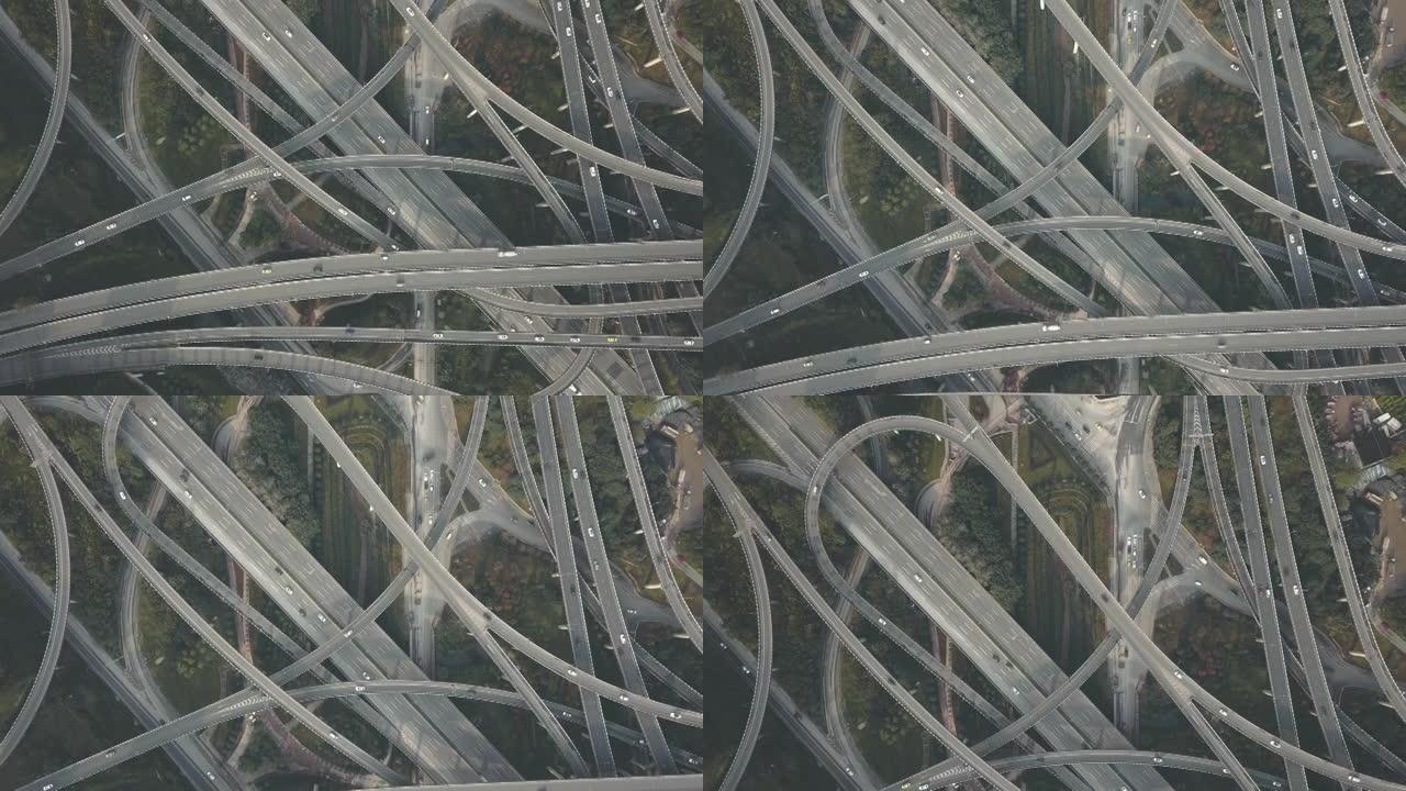复杂立交桥和繁忙交通的T/L鸟瞰图