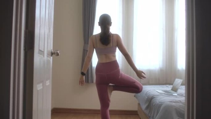 亚洲女性瑜伽在家卧室锻炼