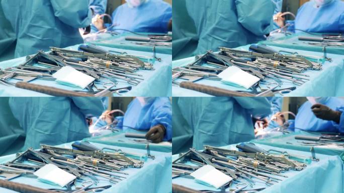手术过程中使用的带有手术工具的托盘
