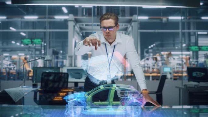 绿色能源汽车设计: 汽车工程师使用增强现实全息图构建高科技电动汽车优化电池效率的3D模型。机器人手臂