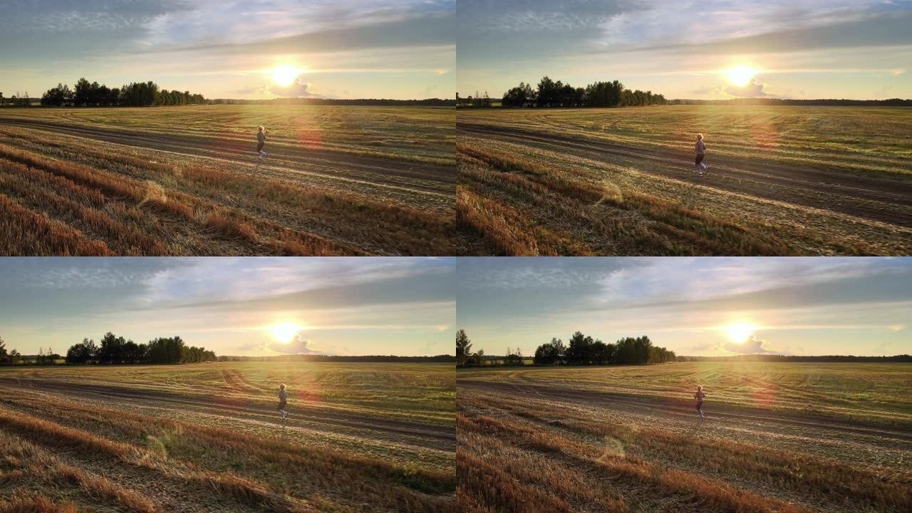 日落时在外面慢跑的女人。空中射击