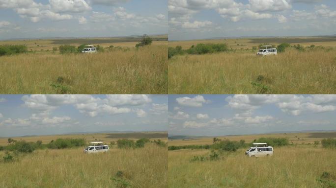 吉普车与游客一起穿越肯尼亚的野生动物园
