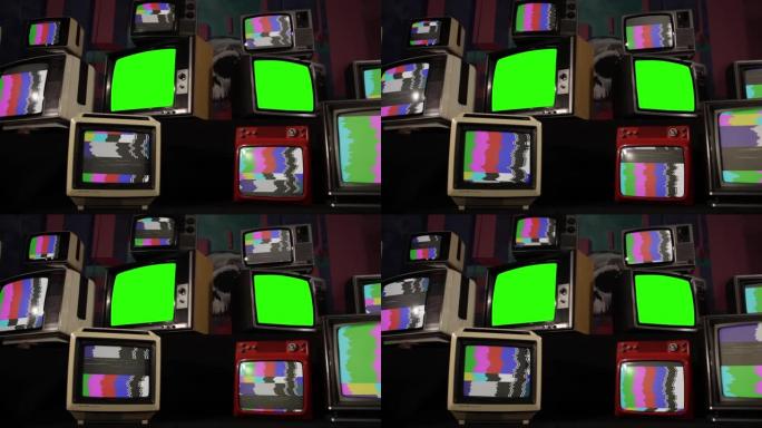 带彩条的堆叠电视和两台带有绿色屏幕的旧电视。全高清。
