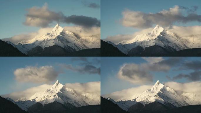 梅里雪山山峰之一的时间流逝镜头