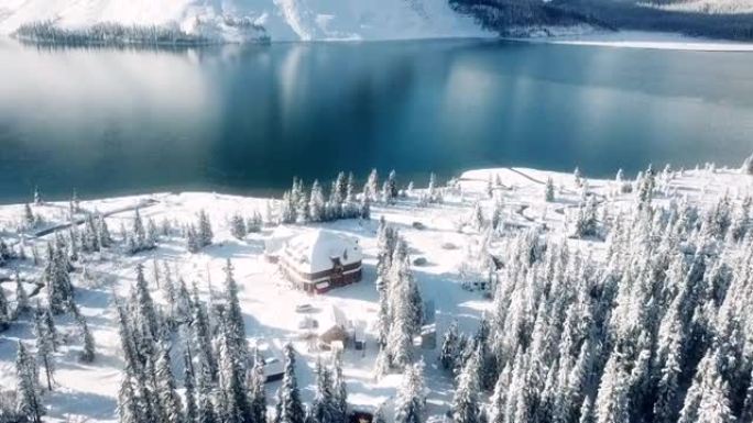 与雪晨湖的鸟瞰图冰天雪地雪景北方