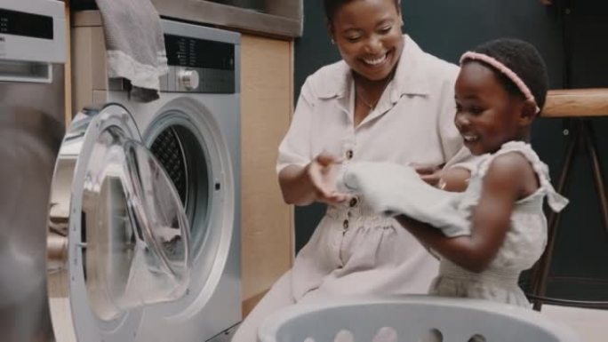 母亲、孩子和洗衣房与高五的团队合作，帮助和支持一起在家做家务。快乐的非洲裔美国妈妈和乐于助人的孩子在