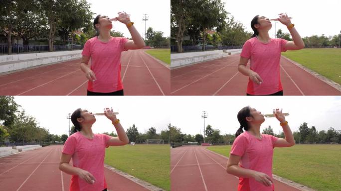 运动后跑步和喝水的女人
