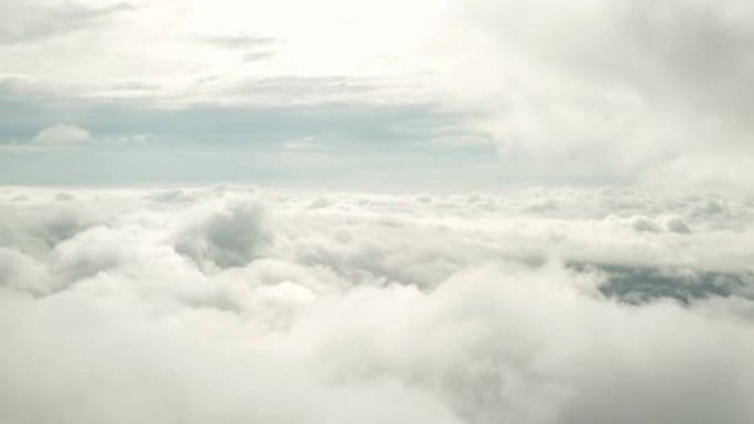 飞越云层