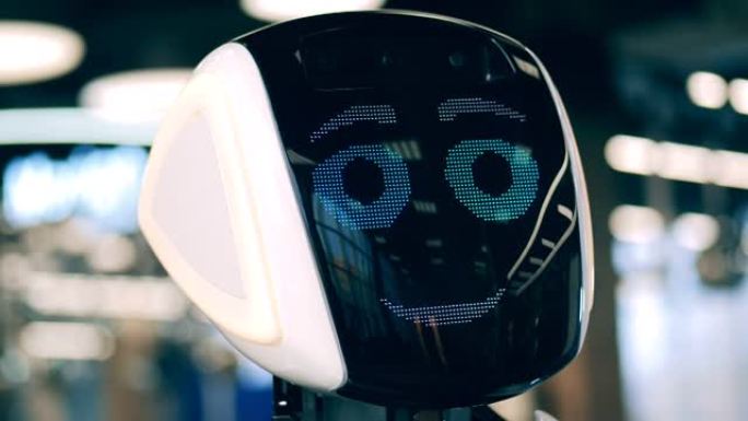 未来派机器人在脸上表达情感。机器人科学、技术、创新概念。