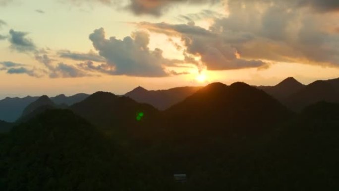 鸟瞰山日出在早晨日出日落山峦叠嶂山体剪影