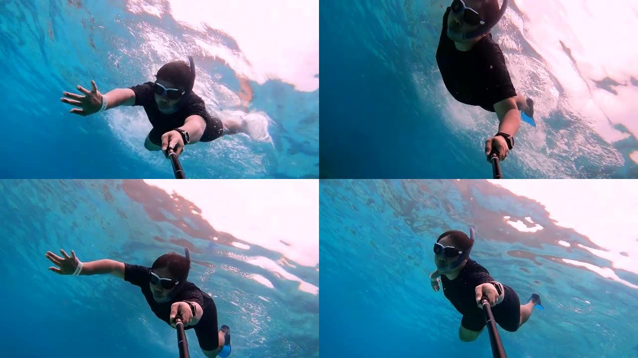 年轻人自拍视频并在水下潜水