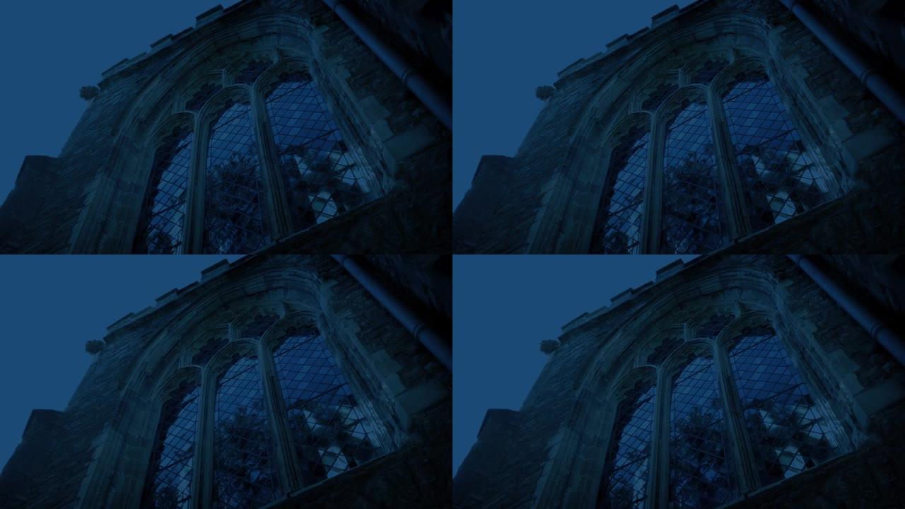 黑暗中的教堂窗户跟踪镜头