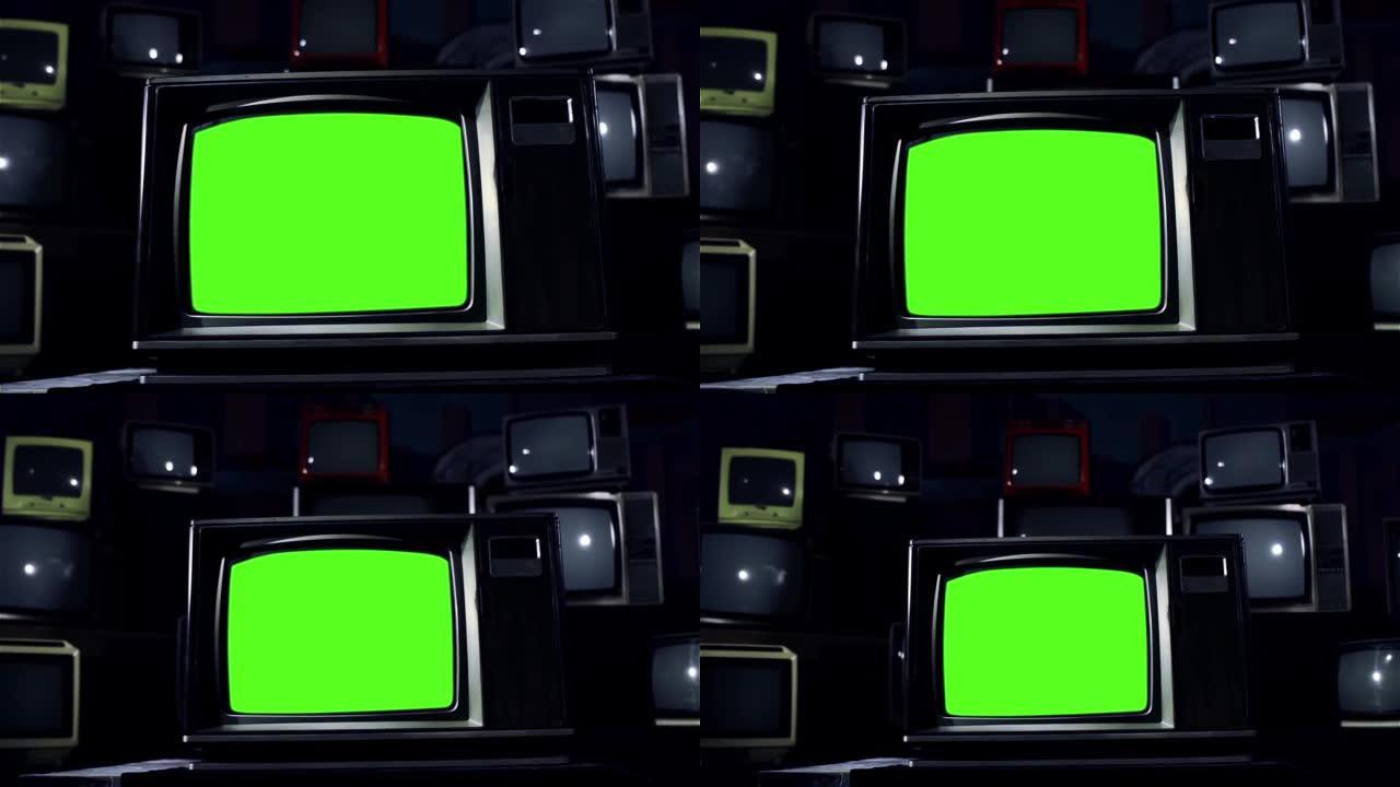 绿屏堆叠老式电视。多莉出去了。4k分辨率。
