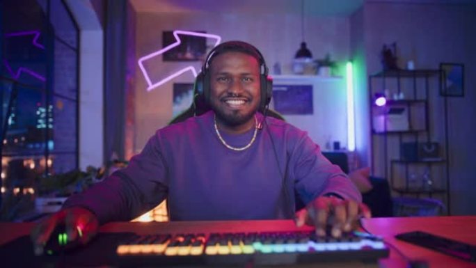 在家玩游戏: 非裔美国玩家戴上耳机，在电脑上玩在线视频游戏。成功的黑人男子在在线多人锦标赛中获胜。从