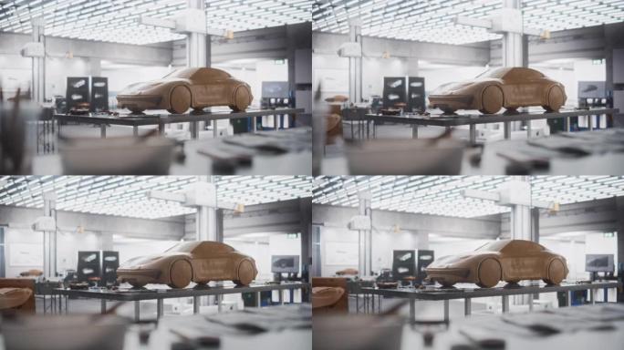 概念车工业橡皮泥粘土模型站在一个没有人的空创意工作室的桌子上。原型车生产厂的研发机构。建立射击