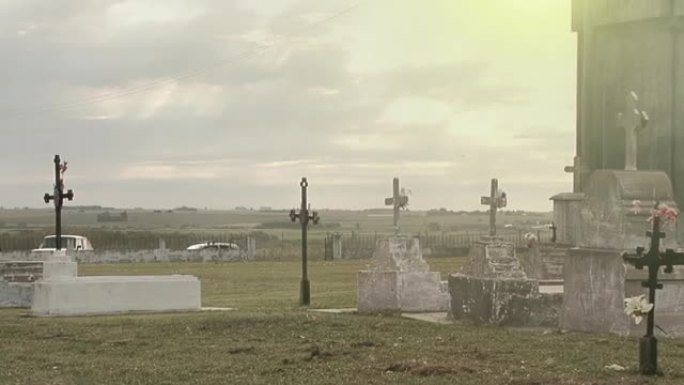 阿根廷乡村的古代墓地。