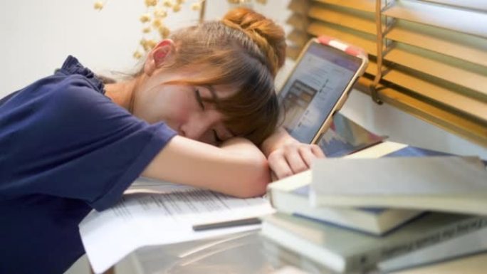 亚洲女性在家上完在线课后睡觉的特写