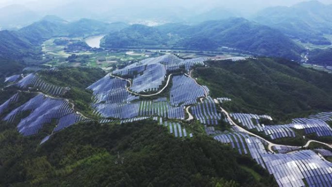 山上的太阳能电池板