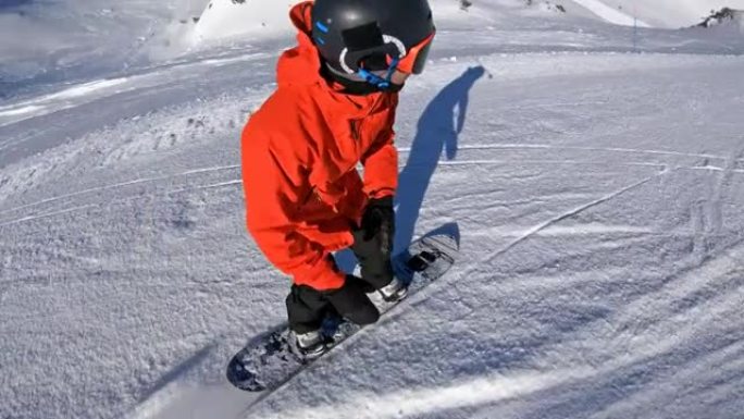 滑雪者在滑雪坡上的极限雕刻