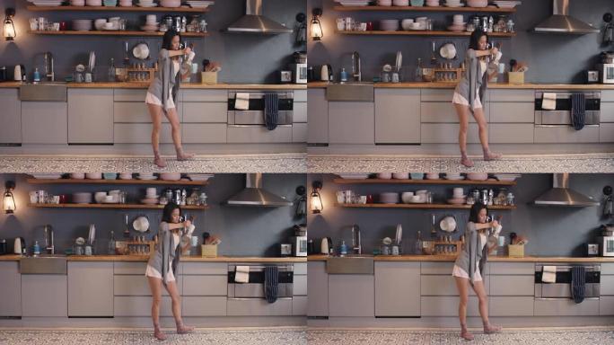 有趣的女人在厨房循环中跳舞倒咖啡在家穿着睡衣跳舞快乐早上例行公事