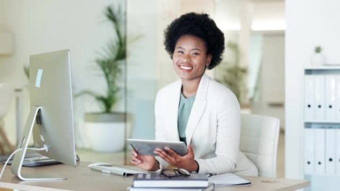 雄心勃勃的非洲女性职业人士对在一家初创公司取得成功的动力。一位黑人女商人使用数字平板电脑在线研究项目