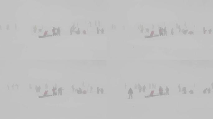 阿根廷内乌肯省巴塔哥尼亚圣马丁德洛斯安第斯山脉塞罗查佩尔科滑雪站的人们。4k分辨率。