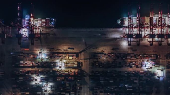 夜间繁忙工业港的T/L盘鸟瞰图