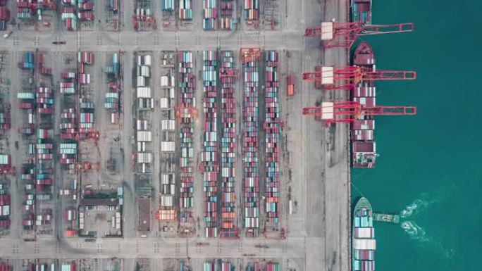 集装箱船繁忙工业港口的T/L无人机视点